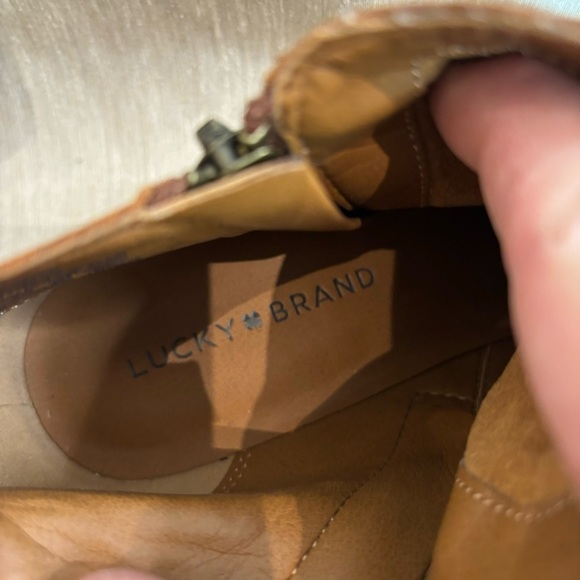 LUCKY BRAND Sz 9 Light Distressed Zipper Closure Stacked Heel Leather  Booties - Picture 10 of 10